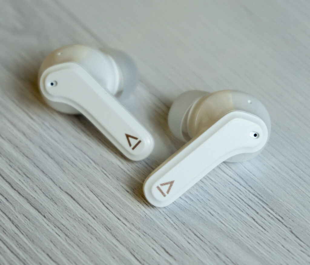 Białe słuchawki bezprzewodowe Creative Zen Air