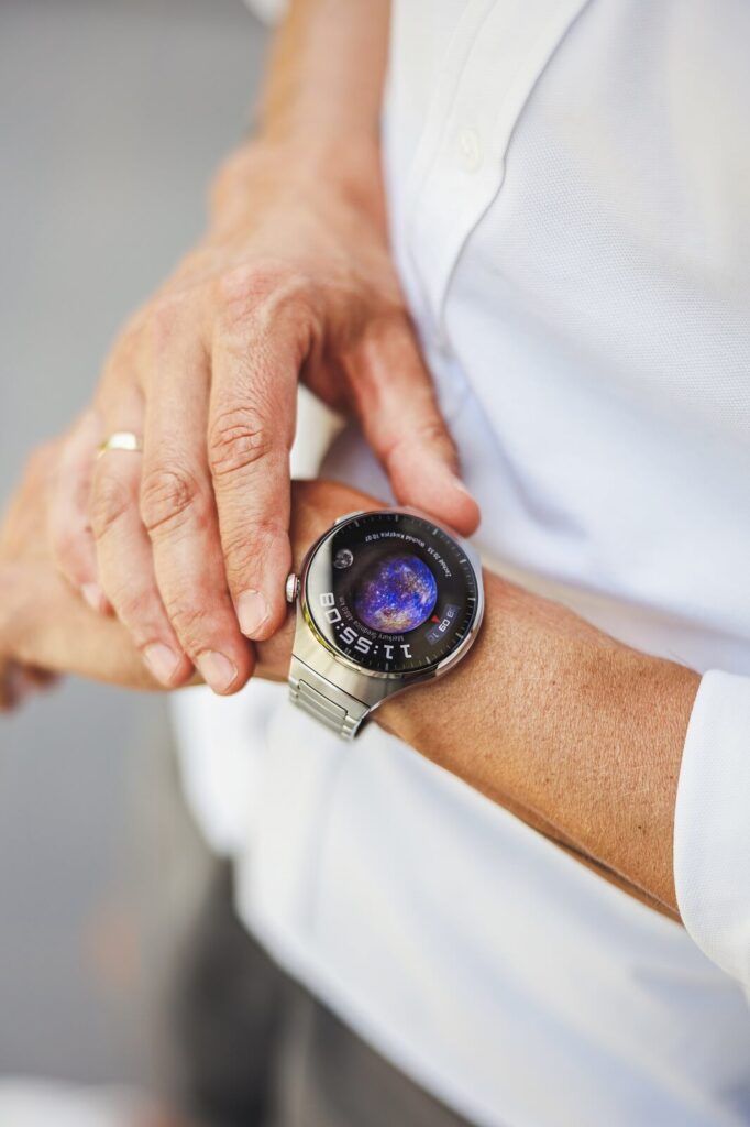 Nowy smartwatch Huawei Watch 4 Pro z EKG kontrolujący zdrowie układu oddechowego